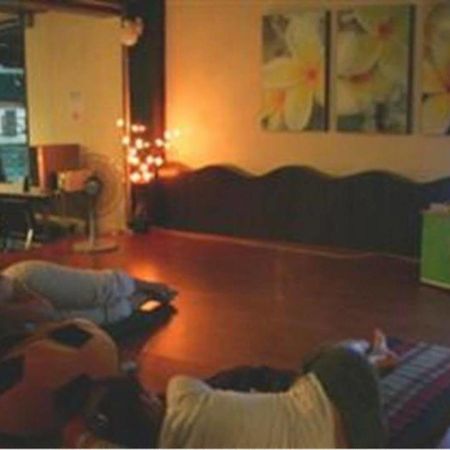 Patong Backpacker Hostel Bagian luar foto