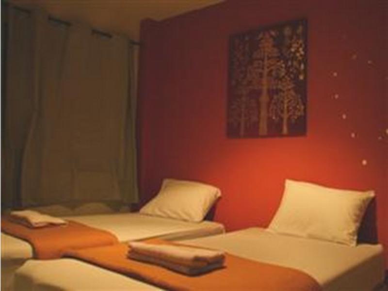 Patong Backpacker Hostel Bagian luar foto