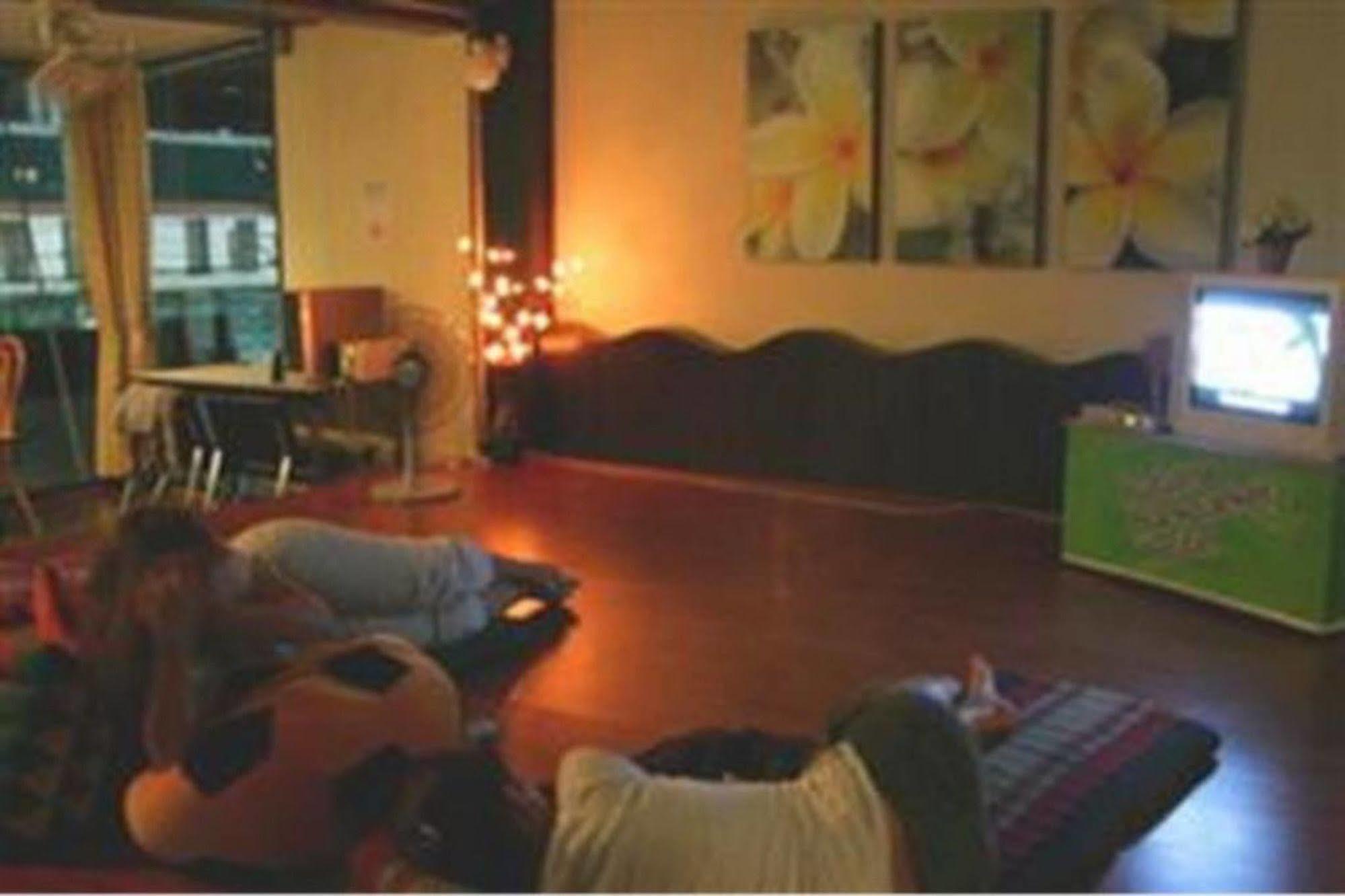 Patong Backpacker Hostel Bagian luar foto